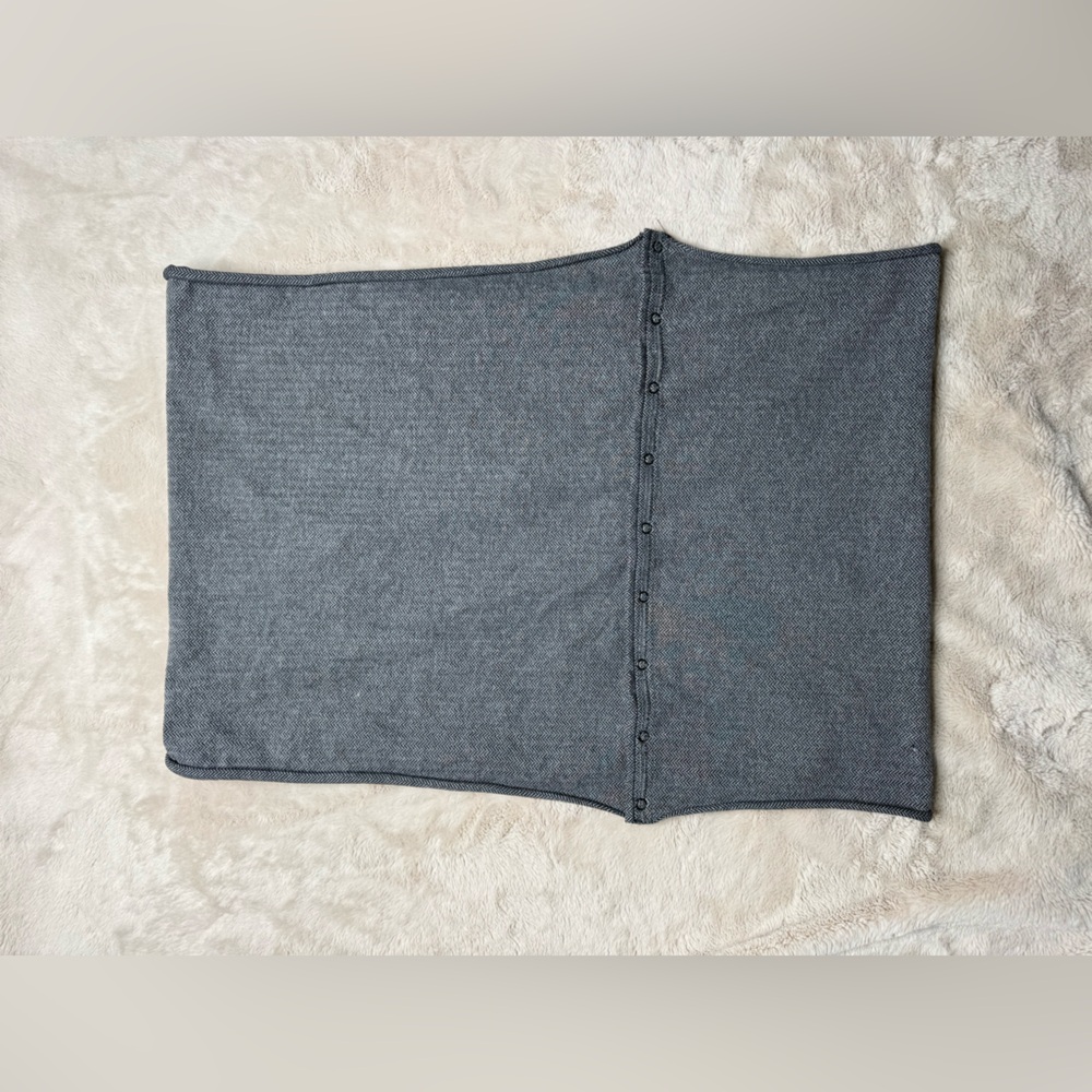 2 for $20// Ivivva Charcoal Wrap Scarf - Picture 5 of 6